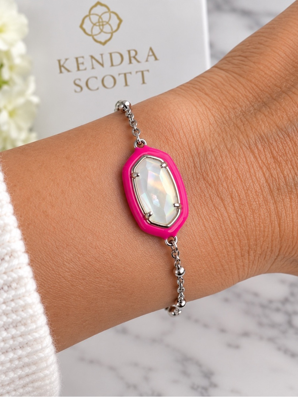 NWT Kendra Scott Elaina Enamel Bracelet Hot Pink Rhodium Silver ajustable size.
